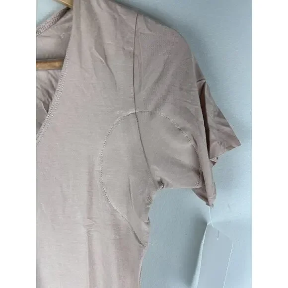 NUMI The Signature Undershirt Sweat Wicking Almond Medium New Layering - Picture 4 of 13